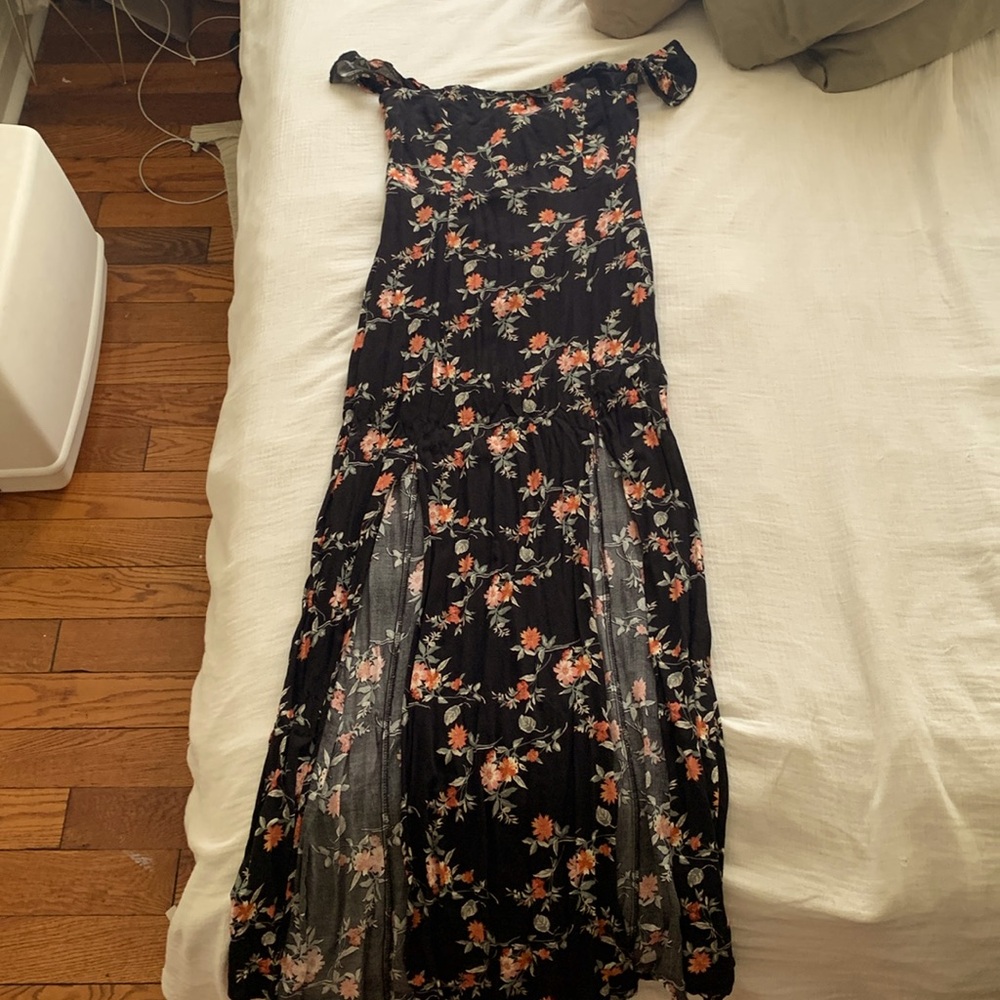 Super cute black long dress. Off the shoulder. Size M